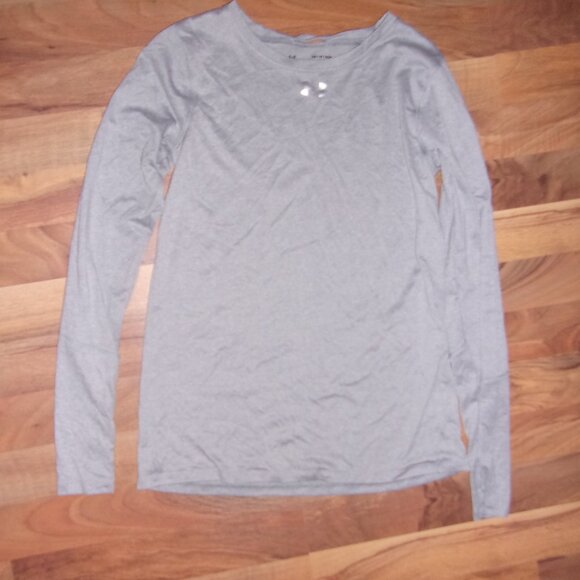 under armour Size extra small loose womans athletic long sleeved tee shirt t - Picture 1 of 4